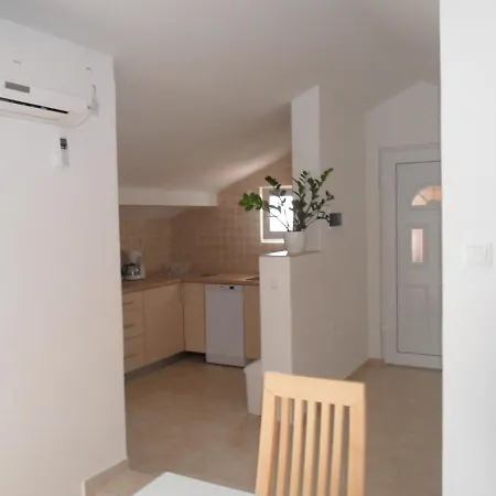 Apartman With Parking Space - 18855 Novi Vinodolski
