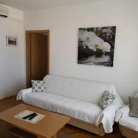 Apartman With Parking Space - 18855 *